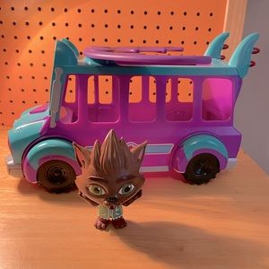 Super Monsters Bus Netflix